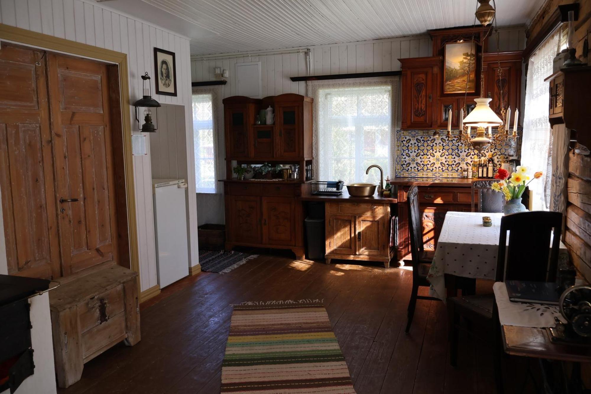 Hotel Leesi Kuelalistemaja Esterno foto