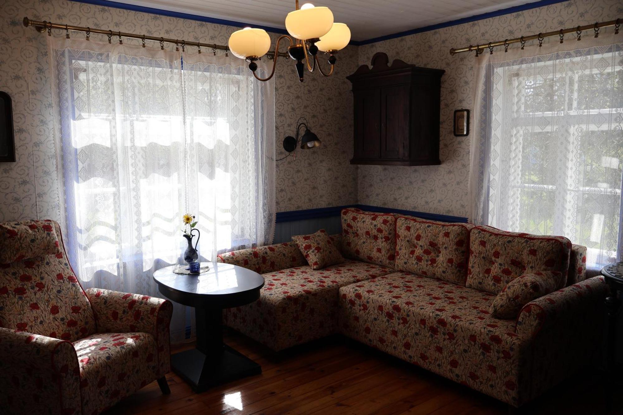 Hotel Leesi Kuelalistemaja Esterno foto
