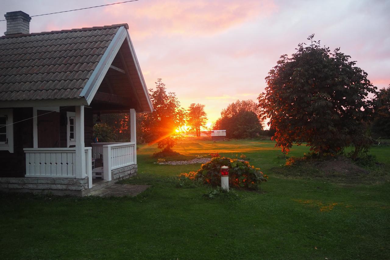 Hotel Leesi Kuelalistemaja Esterno foto